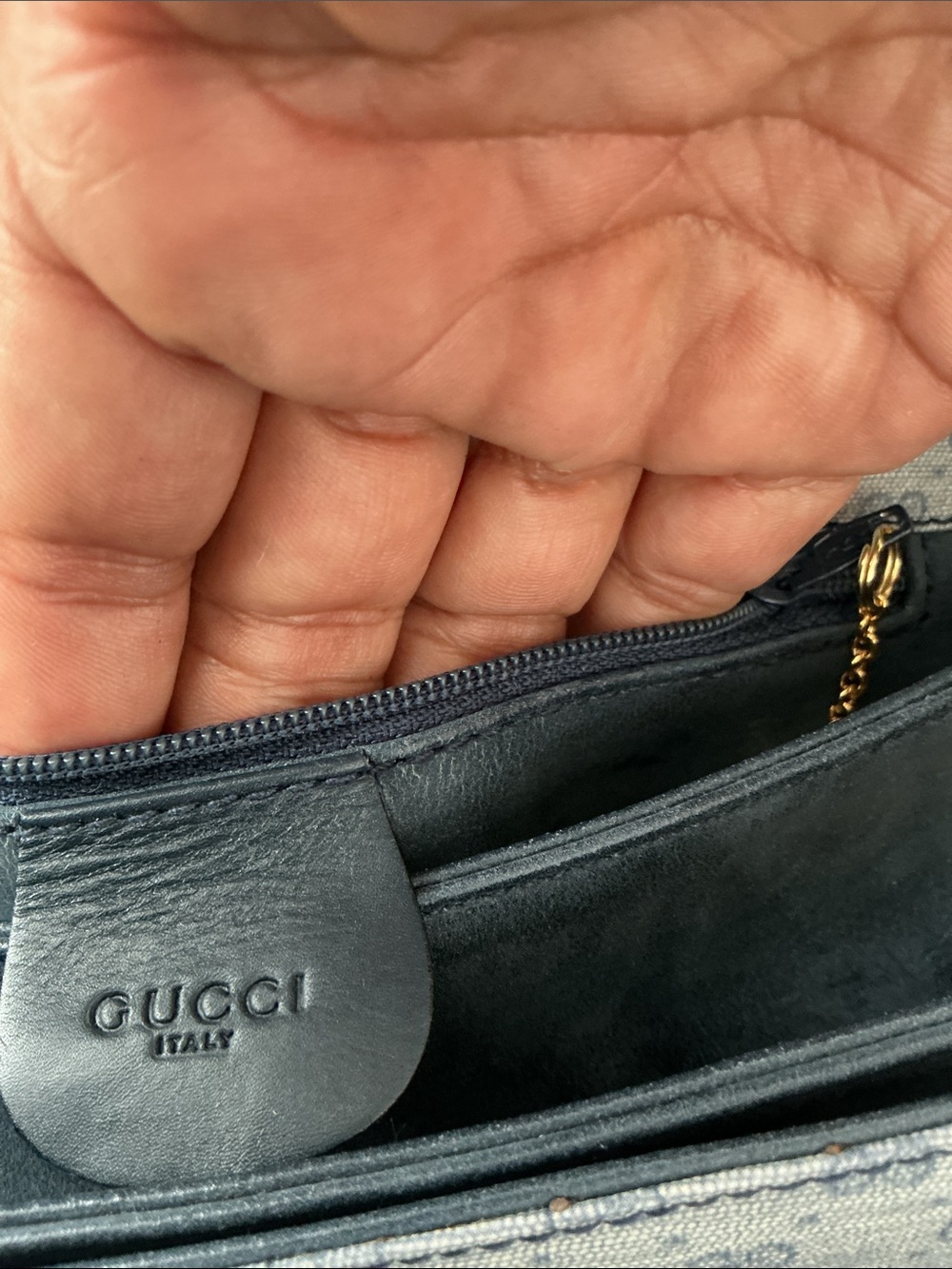 GUCCI Classic Monogram Crossbody Bag in Light Gray and Black - Picture 15 of 16